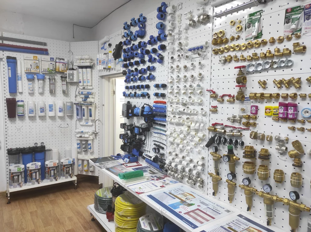 Комплектующие для водоснабжения в магазине